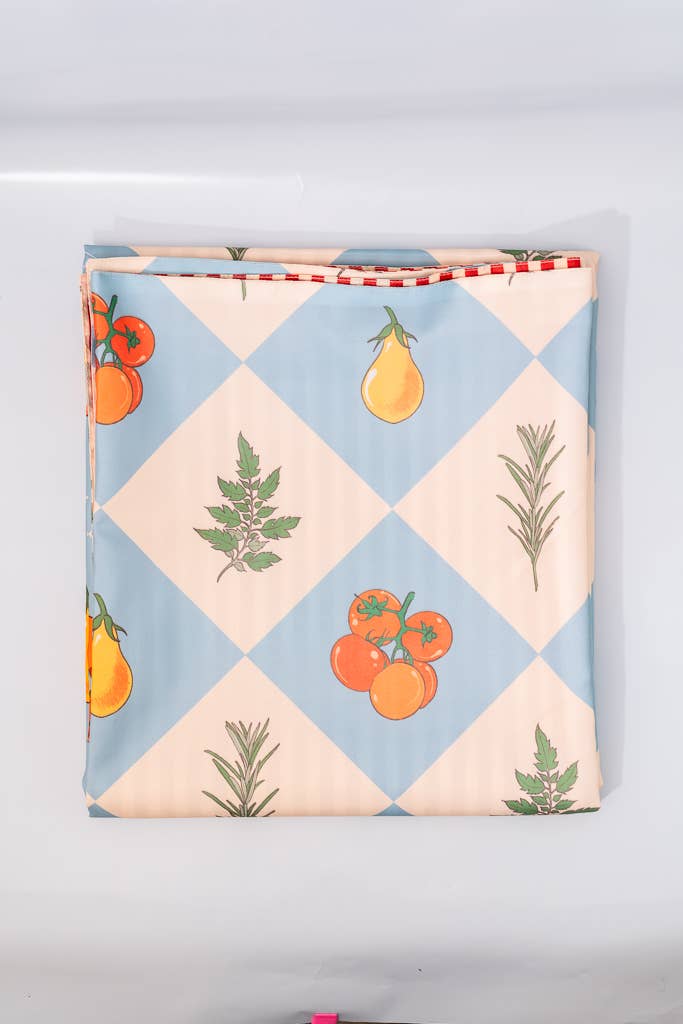 Picnic Blanket Garden Checkered pattern; outdoor plaid picnic mat, lightweight, durable, perfect for garden picnics.