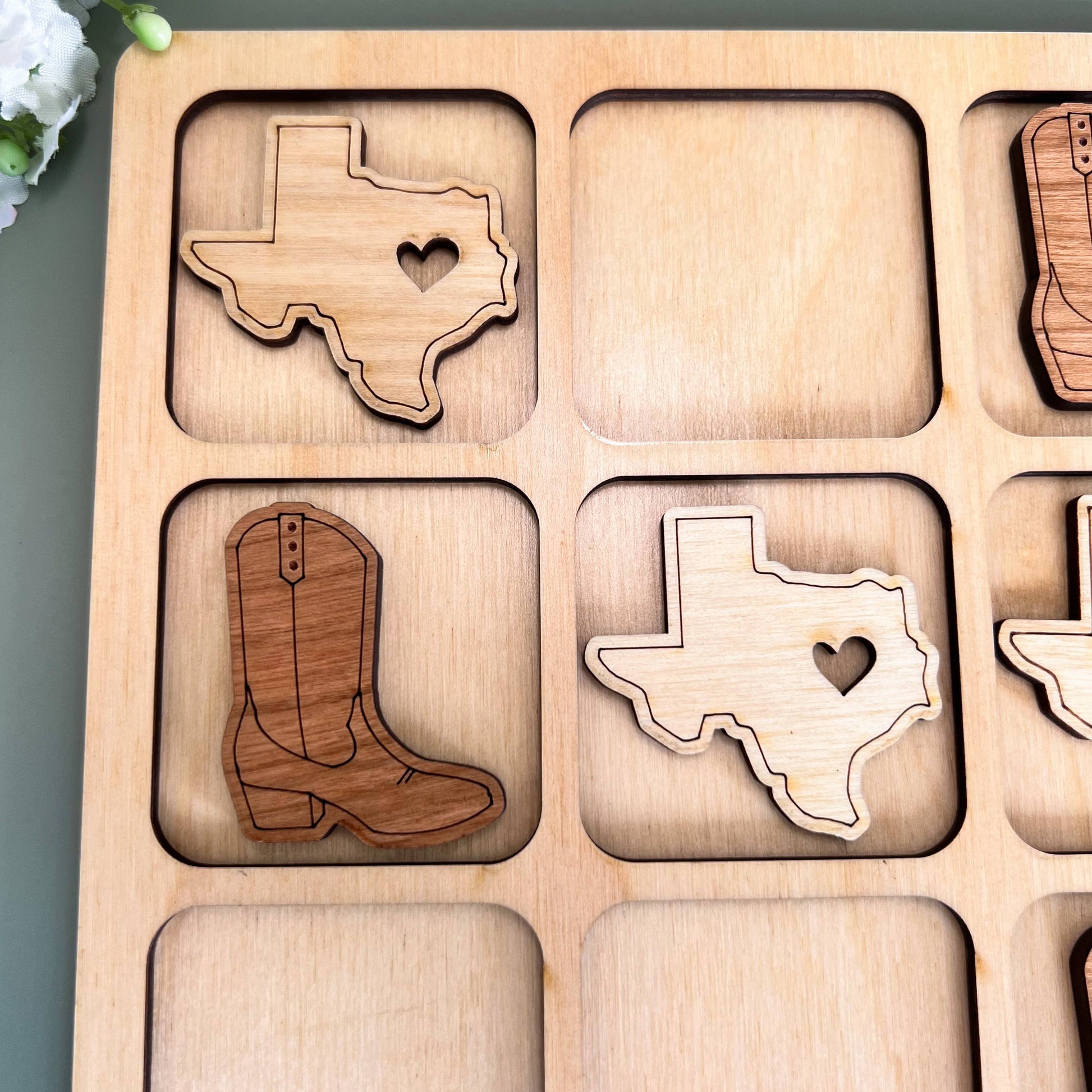 Custom Texas State Gift Tic-Tac-Toe TX Game with customizable cowboy boots, wooden, unique gift idea for Texas lovers