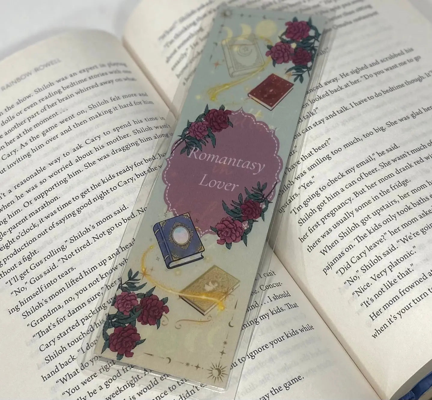Romantasy Lover Bookmark in elegant silver with intricate heart design, perfect gift for book enthusiasts